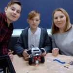 В школе №2 г.Нефтегорска азы робототехники учащиеся постигают вместе с родителями